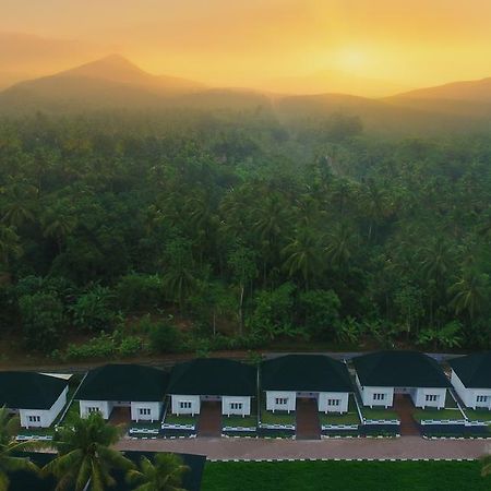 Magic Land Resorts Athirapally Irinjalakuda Экстерьер фото