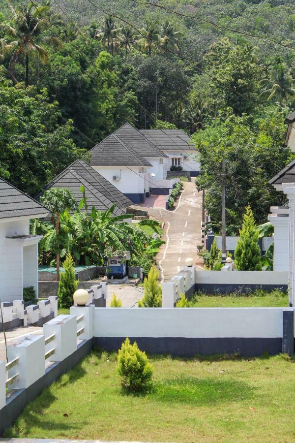 Magic Land Resorts Athirapally Irinjalakuda Экстерьер фото