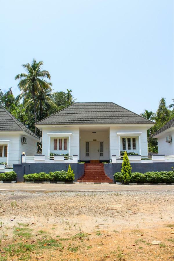 Magic Land Resorts Athirapally Irinjalakuda Экстерьер фото